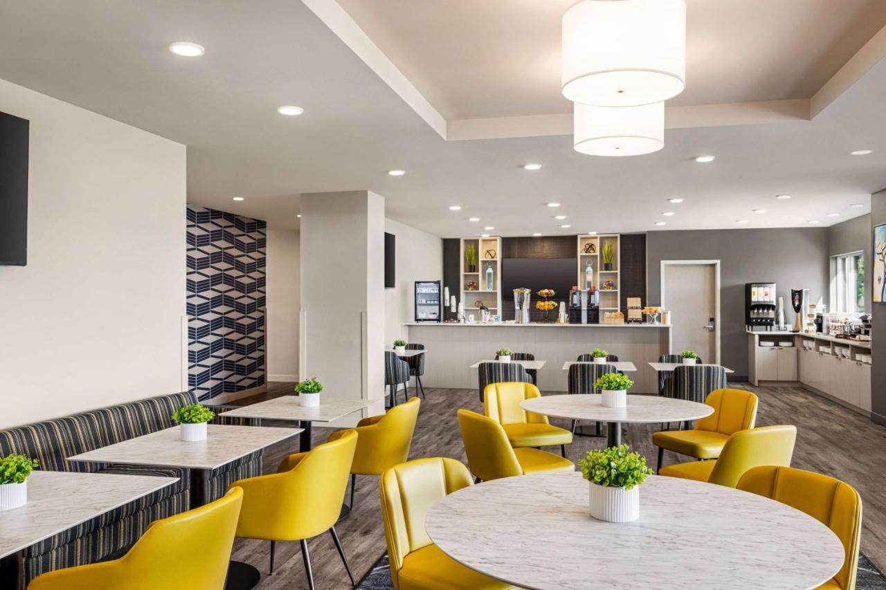 Microtel Inn & Suites Dorval Qc Esterno foto