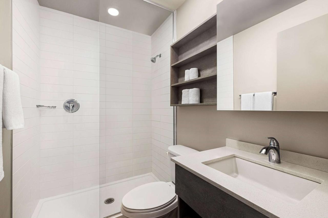 Microtel Inn & Suites Dorval Qc Esterno foto