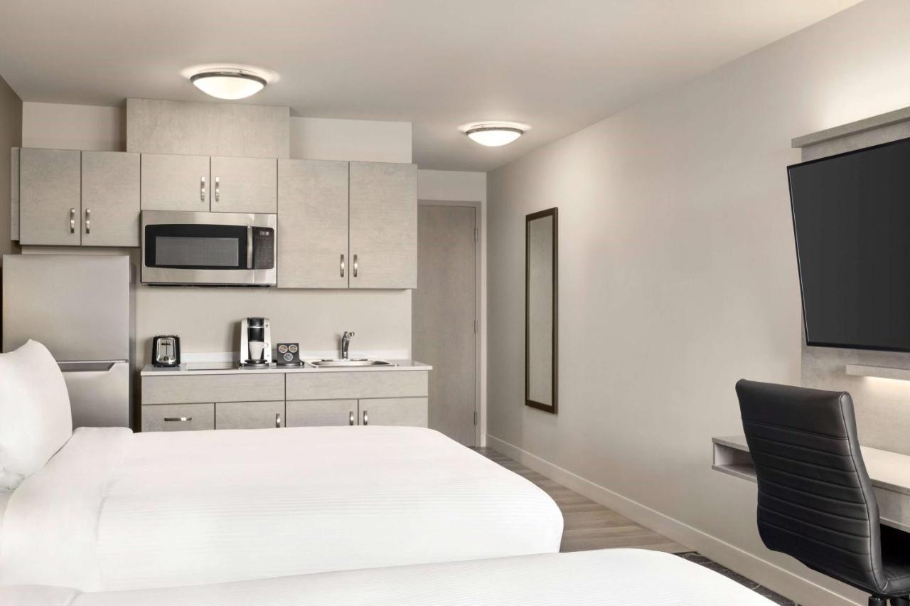 Microtel Inn & Suites Dorval Qc Esterno foto