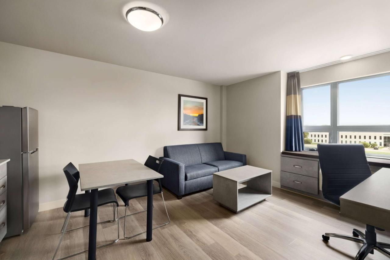 Microtel Inn & Suites Dorval Qc Esterno foto