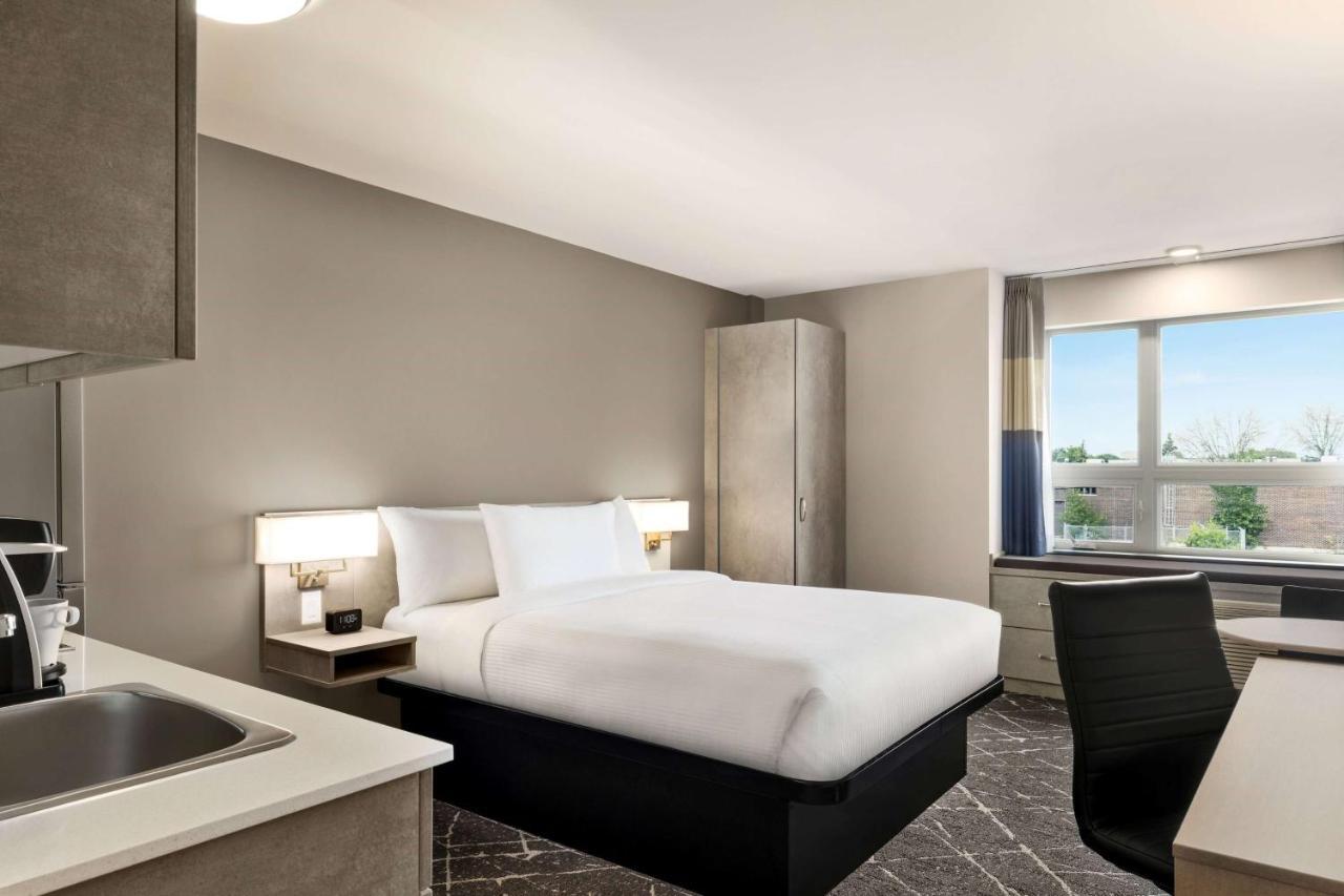 Microtel Inn & Suites Dorval Qc Esterno foto