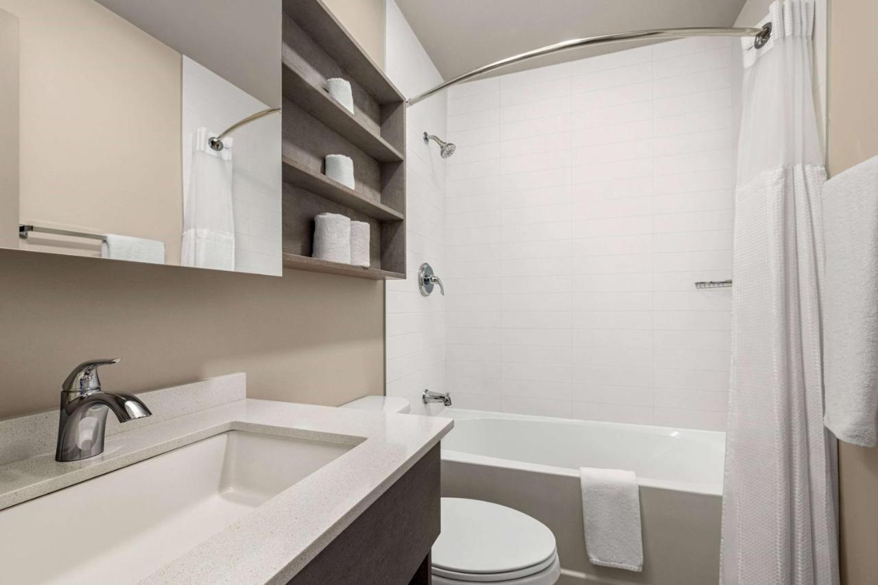 Microtel Inn & Suites Dorval Qc Esterno foto