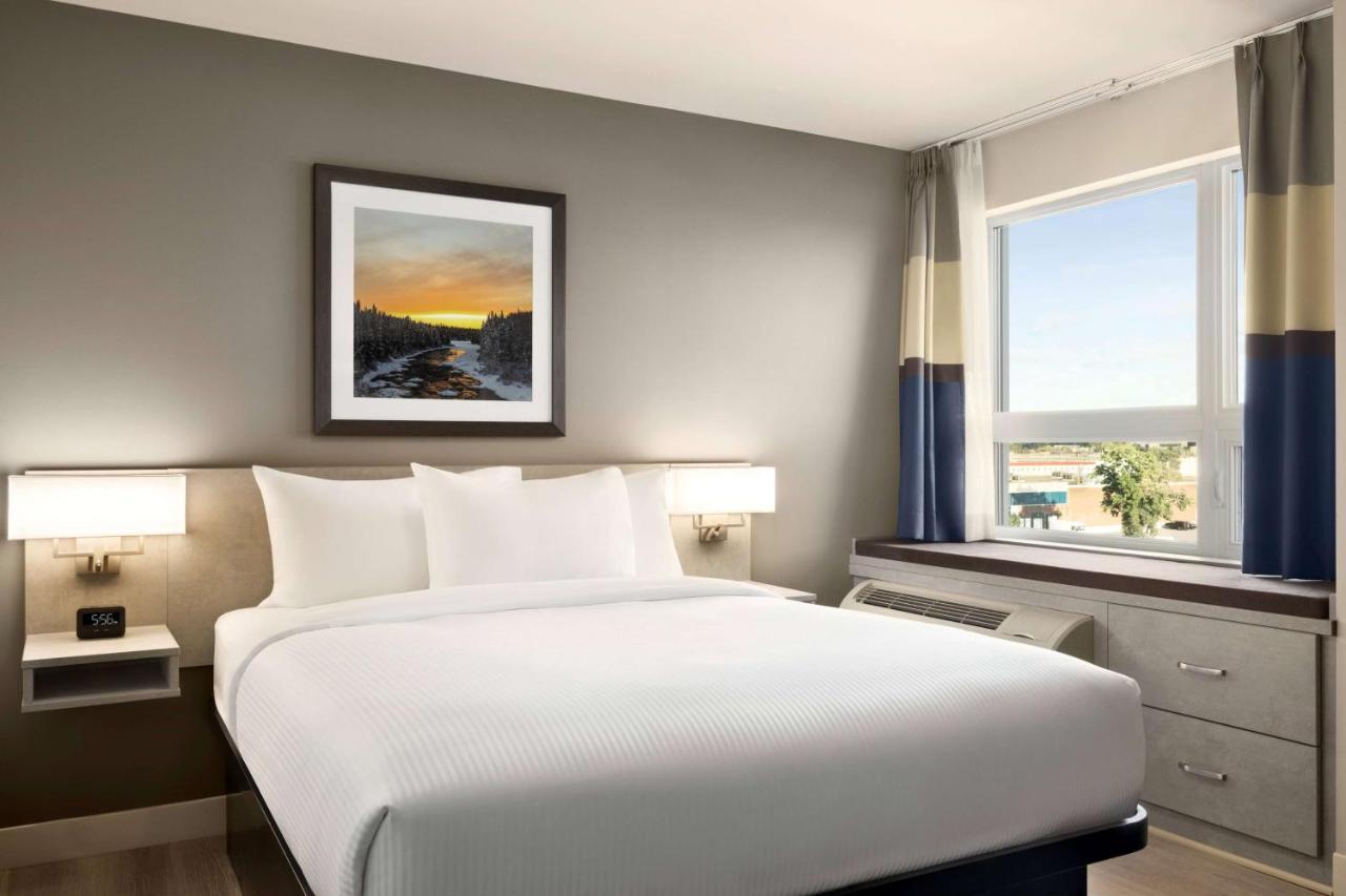 Microtel Inn & Suites Dorval Qc Esterno foto