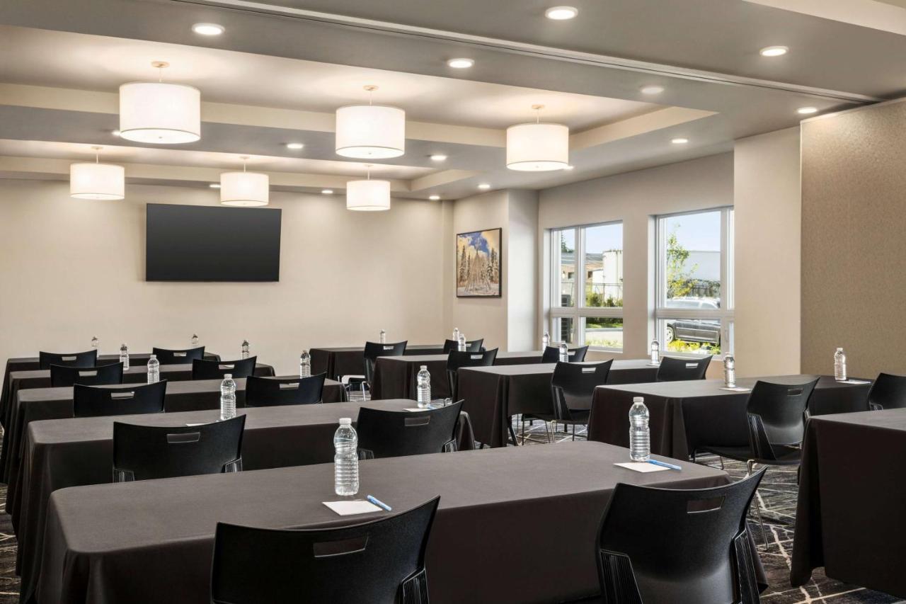 Microtel Inn & Suites Dorval Qc Esterno foto